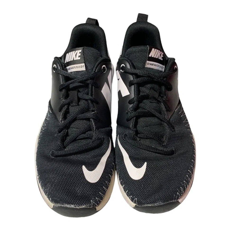 Nike Team Hustle DT Youth sneakers size 7Y black Basketball